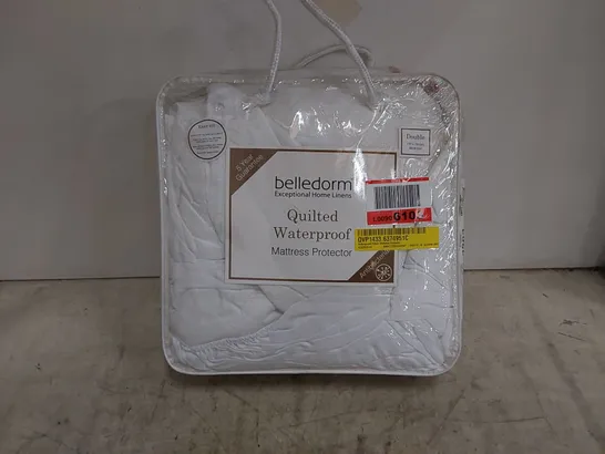 BAGGED WATERPROOF FITTED MATTRESS PROTECTOR // SIZE: DOUBLE (1 ITEM)