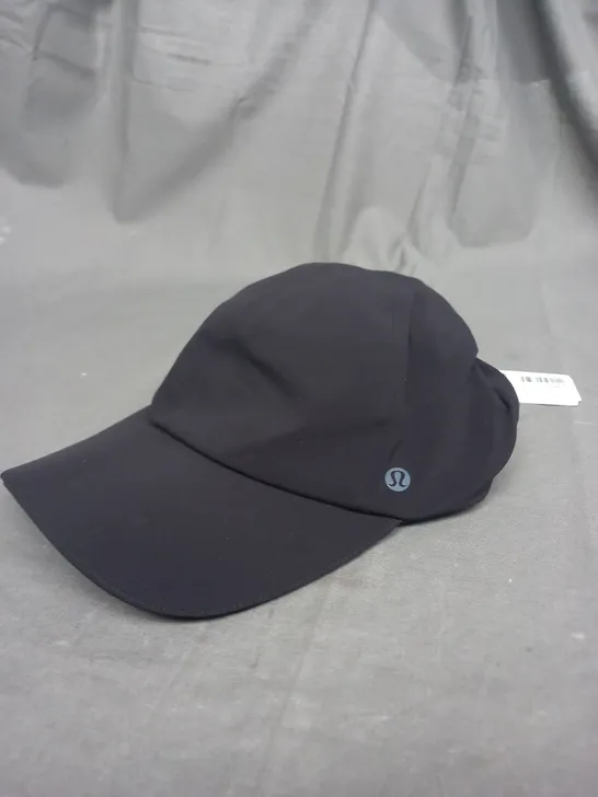 LULULEMON FREE RUNNING HAT SIZE S/M