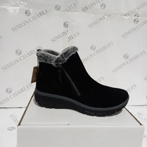 BOXED SKECHERS HIGH ZIP BOOTS, BLACK - SIZE 8