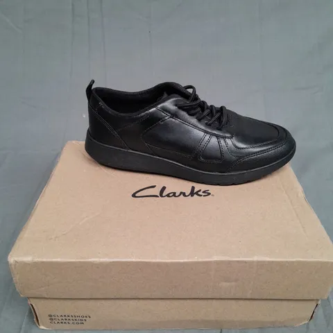 BOXED PAIR OF CLANKS SCAPE TRACK Y BLACK LEATHER SIZE UK 3 