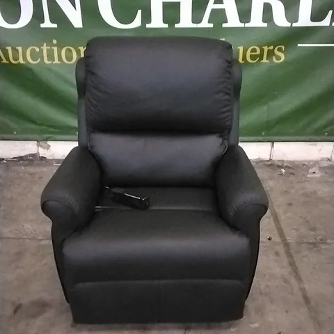 QUALITY BRITISH DESIGNED & MANUFACTURED G PLAN NEWMARKET LARGE DUAL ELEVATE CAMBRIDGE BLACK LEATHER ARMCHAIR