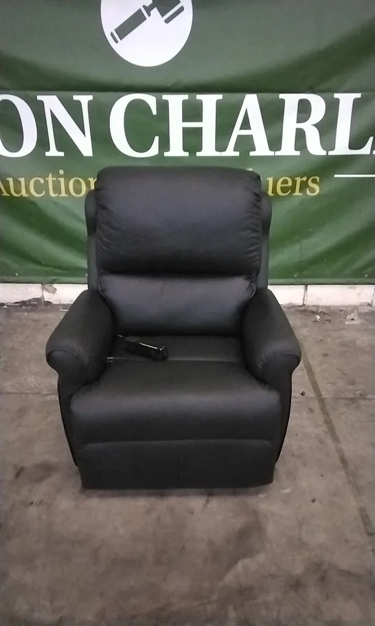 QUALITY BRITISH DESIGNED & MANUFACTURED G PLAN NEWMARKET LARGE DUAL ELEVATE CAMBRIDGE BLACK LEATHER ARMCHAIR