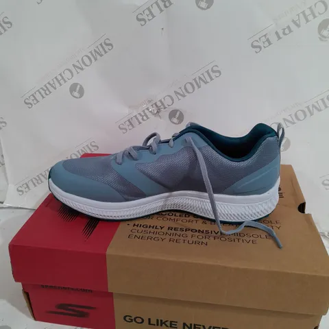 BOXED PAIR OF SKECHERS TRAINERS IN BLUE SIZE 6