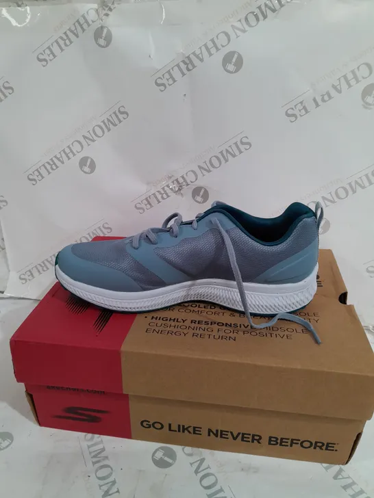 BOXED PAIR OF SKECHERS TRAINERS IN BLUE SIZE 6