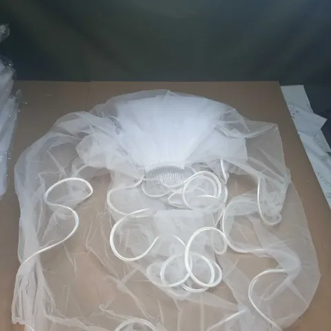 100CM WHITE CURLY EDGE VEIL