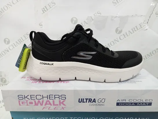 BOXED PAIR OF SKECHERS GO WALK FLEX TRAINERS IN BLACK - UK 6 