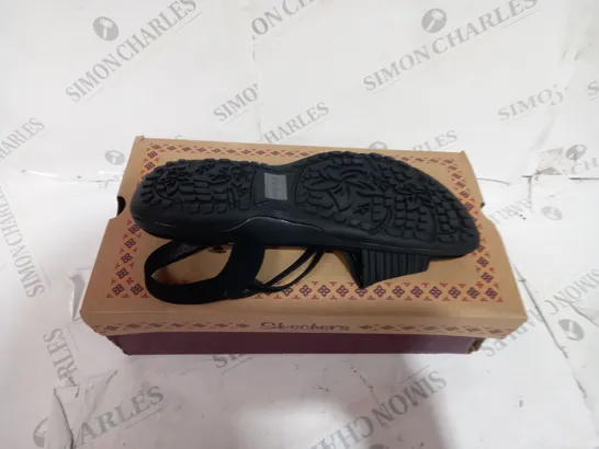 BOXED SKECHERS VEGAN SANDALS SIZE UNSPECIFIED