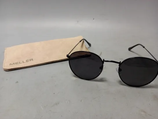 BOXED MELLER YSTER BLACK GLASSES