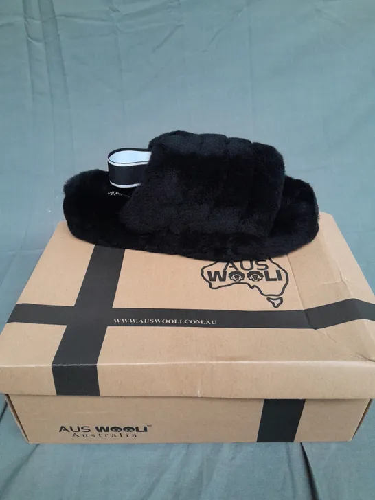 BOXED PAIR OF AUS WOOL SORRENTO BLACK SIZE UK 6