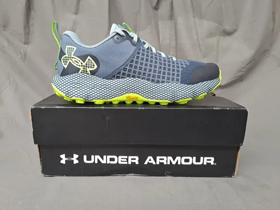 BOXED PAIR OF UNDER ARMOUR HOVA DS RIDGE TRAIL SHOES IN BLUE/NAVY/LIME UK SIZE 7.5