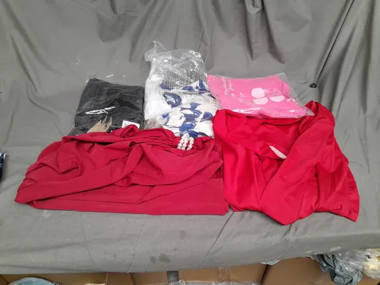 BOX OF APPROX 10 X ASSORTED ITEMS OF CLOTHING TO INCLUDE; DRESSES, SHIRTS ETC 