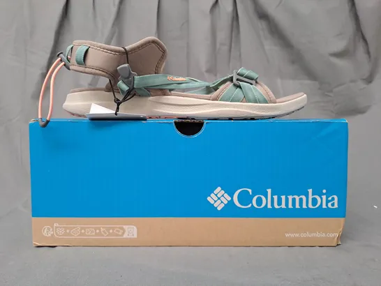 BOXED PAIR OF COLUMBIA OPEN TOE SANDALS IN FUNGI/AQUA UK SIZE 9