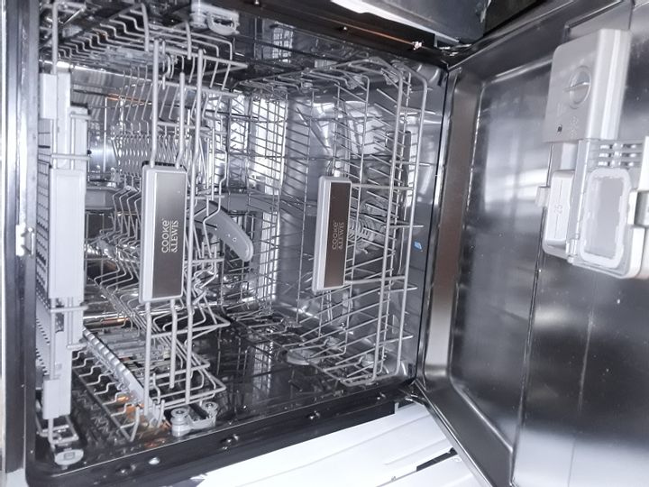 & LEWIS INTEGRATED FULL SIZE DISHWASHER 3177688Simon Charles Auctioneers