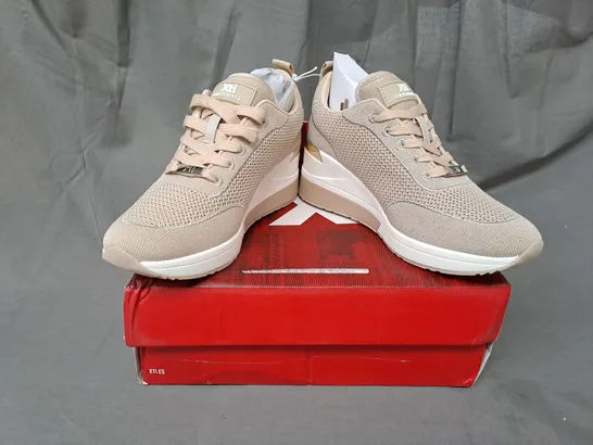 BOXED PAIR OF XTI SHOES IN BEIGE EU SIZE 38