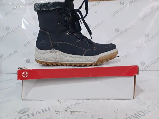 BOXED PAIR OF RIEKER WARM HIKING BOOTS, NAVY - SIZE 6 