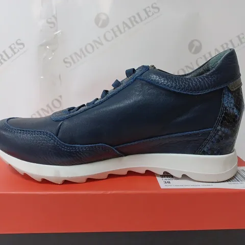 REIKER WEDGE TRAINER NAVY SIZE 5