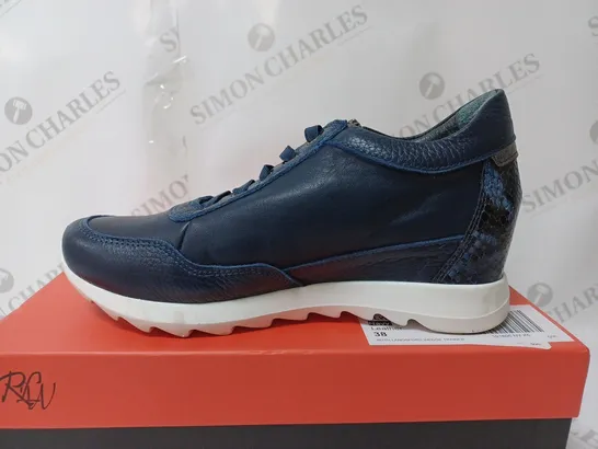 REIKER WEDGE TRAINER NAVY SIZE 5