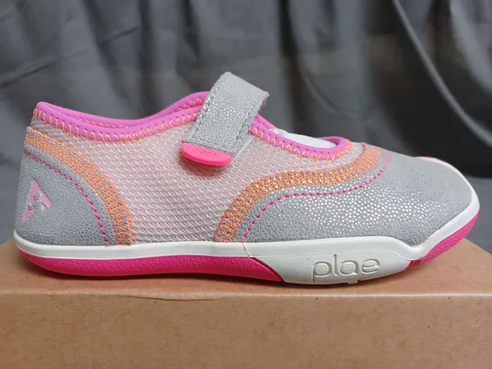 BOXED PLAE KIDS EMME TRAINERS IN SILVER/PINK - UK 11