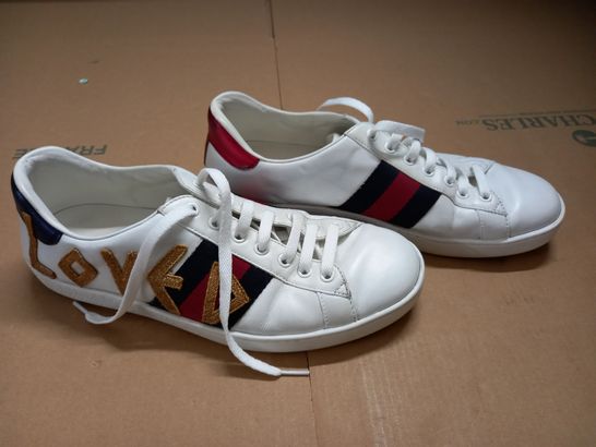 PAIR OF GUCCI STYLE WHITE LEATHER TRAINERS - 8