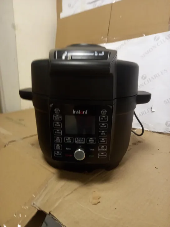 INSTANT POT MULTI COOKER AN AIR FRYER