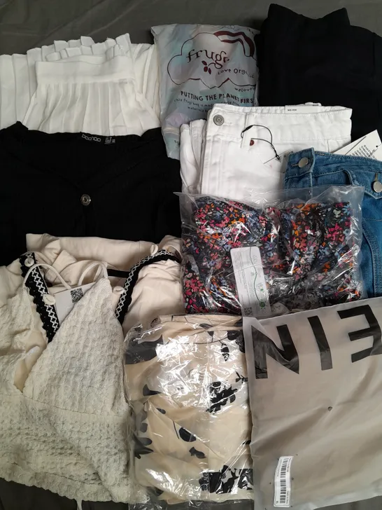 BOX OF APPROXIMATELY 25 ASSORTED CLOTHING ITEMS TO INCLUDE - DRESSES, SHORTS, TROUSERS ETC