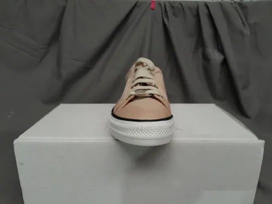 BOXED PAIR OF MODA IN PELLE ASTRIPE CREAM LEATHER TRAINERS - SIZE 7