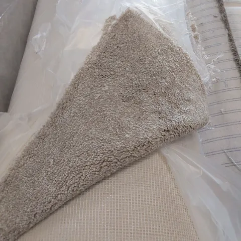 ROLL OF QUALITY SOFT NOBLE ACTION BACK CARPET // SIZE: APPROX 4 X 17m