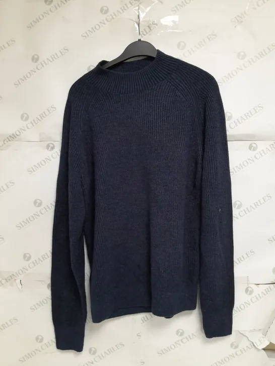 UNI QLO MEDIUM NAVY SWEATER 