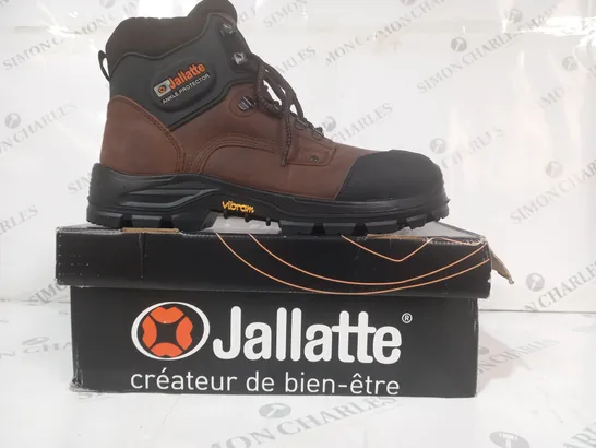 BOXED PAIR OF JALLATTE ANKLE PROTECTOR BOOTS IN BROWN/BLACK SIZE 10.5