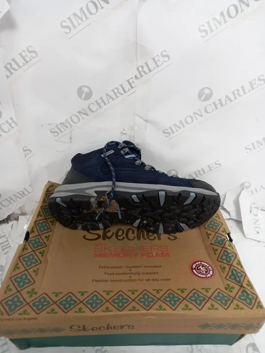 SKETCHERS MEMORY FOAM WATERPROOF BOOTS IN NAVY SIZE 4.5