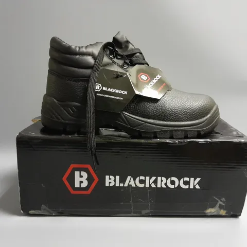 BOXED PAIR OF BLACKROCK CHUKKA BOOTS IN BLACK - UK SIZE 6 