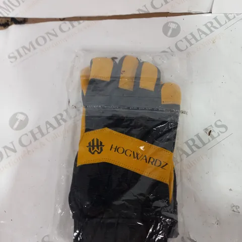 PACKAGED HOGWARDZ GLOVES BLACK AND YELLOW