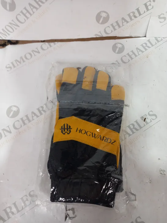 PACKAGED HOGWARDZ GLOVES BLACK AND YELLOW