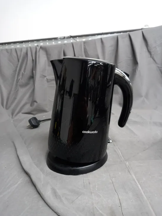 BOXED COOKWORKS BLACK TEXTURED KETTLE 