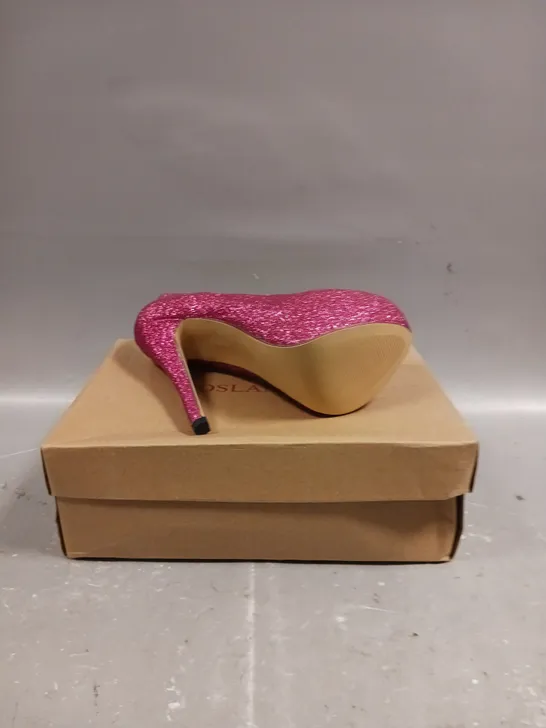 BOXED PAIR OF LOSLANDIFEN PINK GLITTER HIGH HEEL SHOES - SIZE 3.5