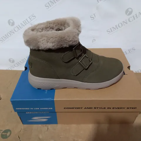 BOXED PAIR OF SKECHERS BOOTS - SIZE 6