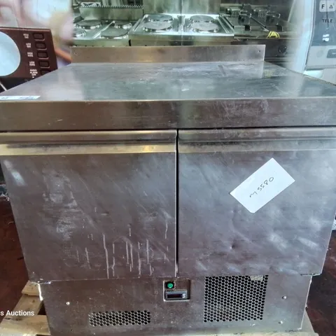 COMMERCIAL DOUBLES DOOR COUNTER FRIDGE 