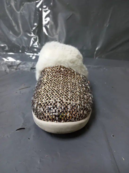 SKECHERS ARCH FIT SLIPPERS GOLD SIZE 5