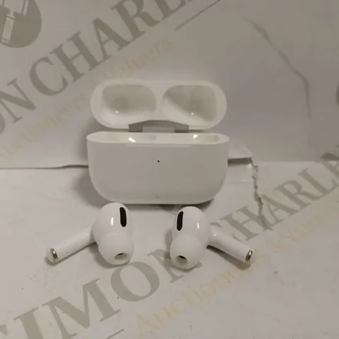 WHITE TRUE WIRELESS BLUETOOTH EARBUDS