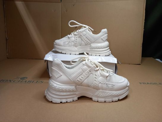BOXED PAIR OF DESIGNER BEIGE CHUNKY LACE UP TRAINERS - SIZE 5