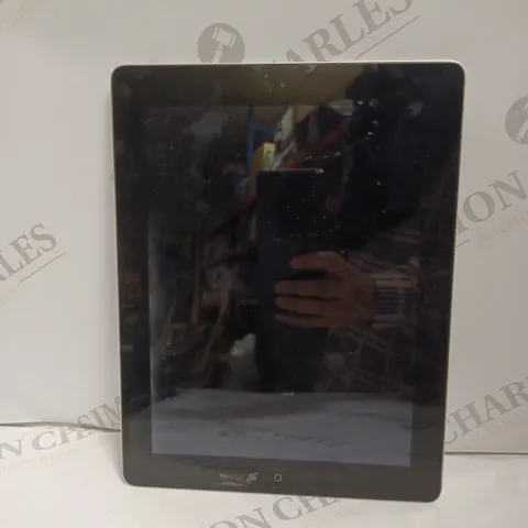 APPLE IPAD MODEL: A1458 SILVER