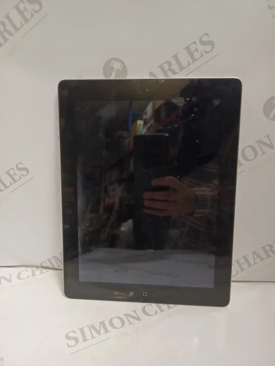 APPLE IPAD MODEL: A1458 SILVER