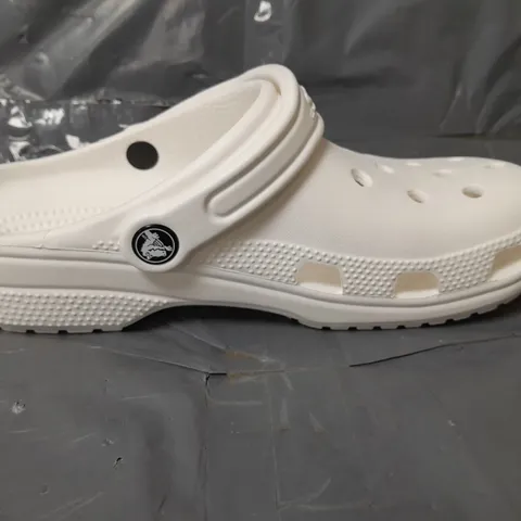 CROCS CLASSIC CLOG - WHITE