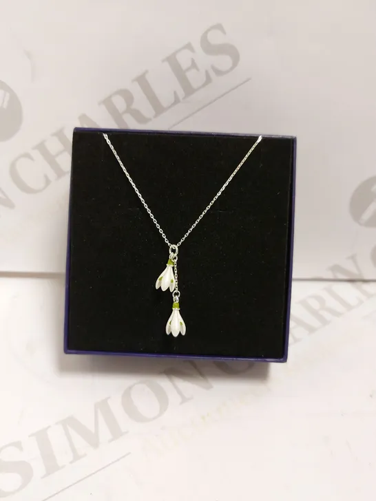 BOXED MUSEUM COLLECTION SILVER EFFECT NECKLACE WITH FLOWER DETAIL