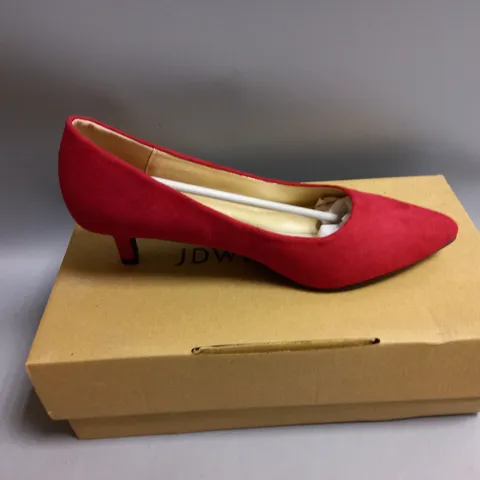 BOXED JD WILLIAMS LADIES SCARLET RED COURT SHOES. SIZE 5
