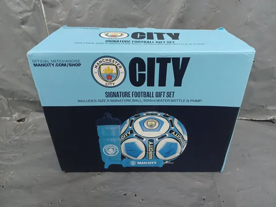 BOXED MANCHESTER CITY SIGNATURE FOOTBALL GIFT SET  RRP £19.99