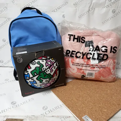 APPROXIMATELY 9 ASSORTED ITEMS TO INCLUDE KEITH HARING BASKETBALL SIZE 7, BAGPACK, A3 SPIRAL SKETCH BOOK, DISNEY MICKEY OVERSIZED HOODIE ETC.