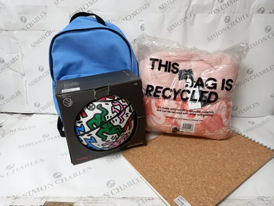 APPROXIMATELY 9 ASSORTED ITEMS TO INCLUDE KEITH HARING BASKETBALL SIZE 7, BAGPACK, A3 SPIRAL SKETCH BOOK, DISNEY MICKEY OVERSIZED HOODIE ETC.