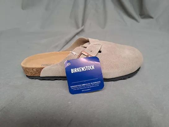 PAIR OF BIRKENSTOCKS BOSTONS SANDALS IN BEIGE SIZE 38