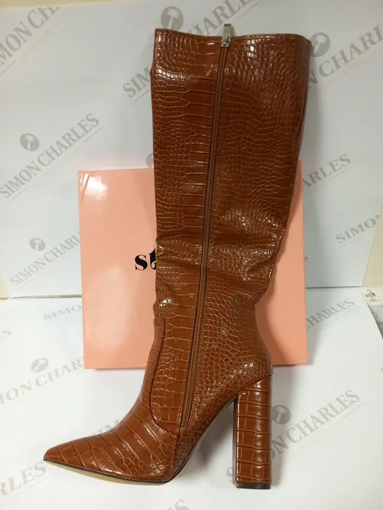 BOXED STEPHEN PARIS TAN CROC POINTED BOOT SIZE EU 39